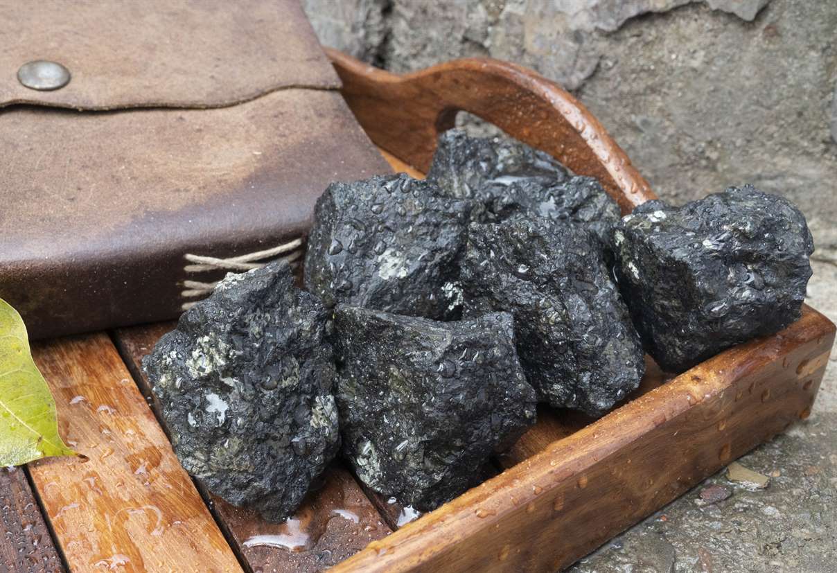 Nuummite Rough/Raw Natural Crystal for Tumbling Chakra Balancing - TheIndianHand